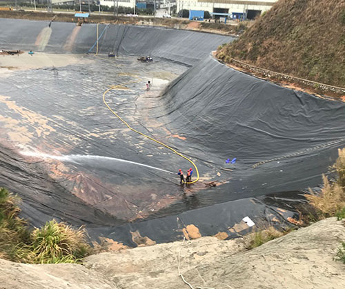 多宝镇废水池清理