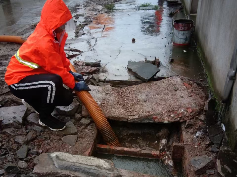 多宝镇专业清理污水池 炜誉市政以规范流程守护城市 “肠道”